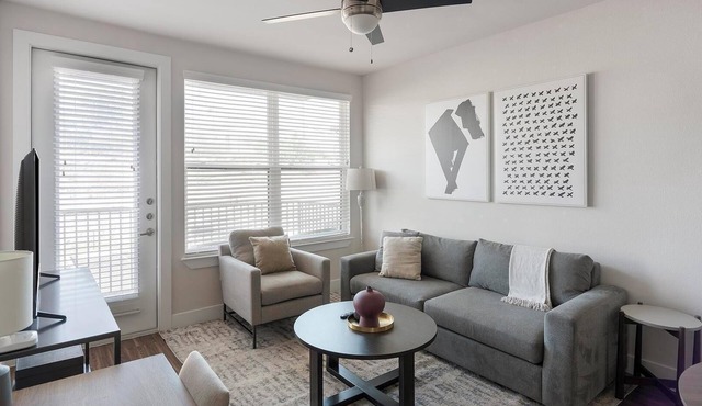 Landing | Stylish 2BD, Gym, Clubhouse