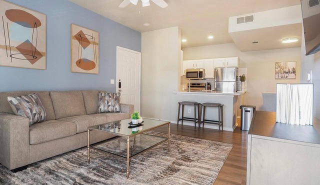 Landing | Stylish 2BD, Gym, Clubhouse