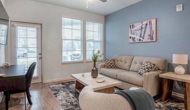 Landing | Stylish 2BD, Yoga Studio, Pool
