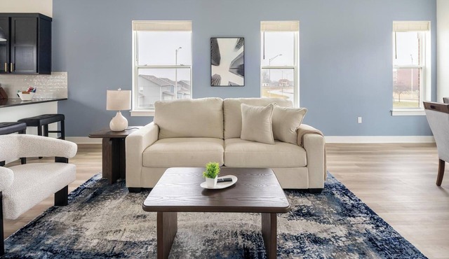 Landing | Stylish 3BD in Lee's Summit