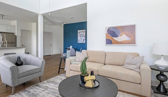 Landing | Stylish 3BD, Gym, Pool