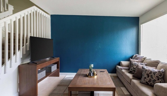 Landing | Stylish 3BD, Pool