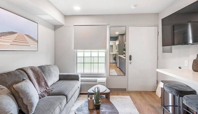 Landing | Stylish Studio in Downtown Hermitage