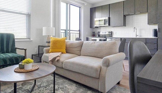 Landing | Stylish Studio, Pool, Courtyard