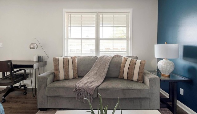 Landing | Stylish 2BD, Gym, Pool