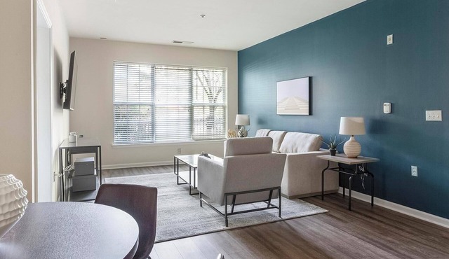 Landing | Stylish 2BD, Pool, Gym