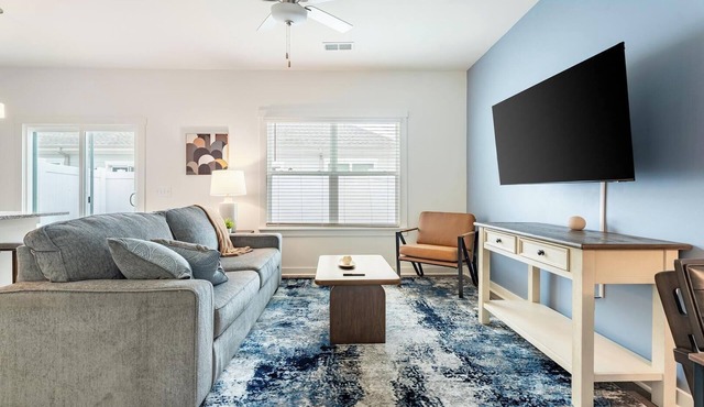 Landing | Stylish 1BD, Clubhouse, Pool