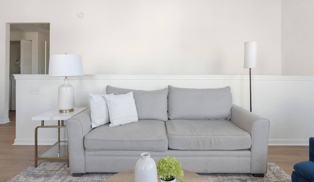 Landing | Stylish 2BD, Clubhouse, Pool