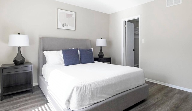 Landing | Stylish 1BD, Gym, Pool