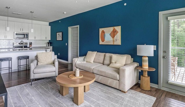 Landing | Stylish 2BD, Yoga Studio, Pool