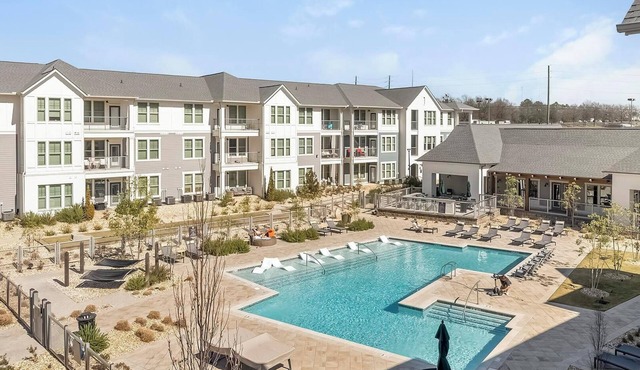 Landing | Stylish 2BD, Pool, Clubhouse
