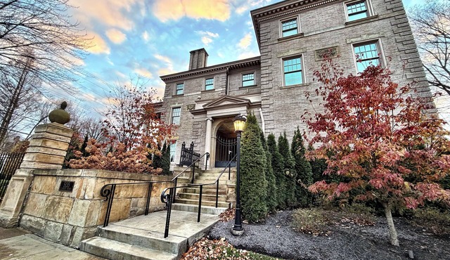 Landmark Estate – Timeless Luxury/Awesome Location