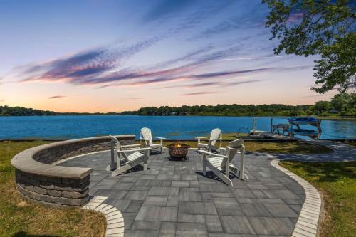 Landmark Lakehouse - luxury living in PLX