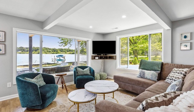 Landmark Lakehouse - luxury living in PLX!