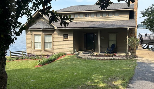 Landmark Lodge - Lake Blackshear - minutes from Ga Veterans State Park!