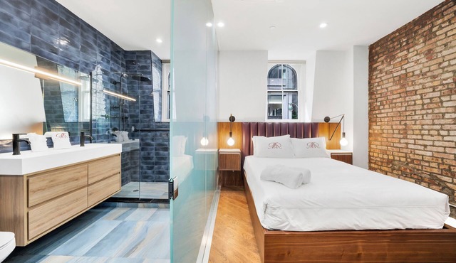 Landmark Premium Building with Rooftop in Midtown Manhattan