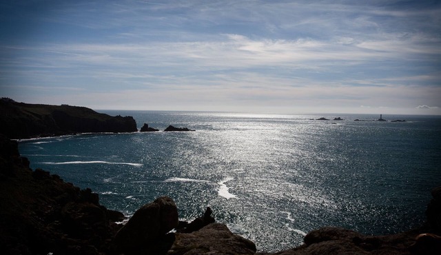 Lands-end House with swimming Pool hosting 12 guests