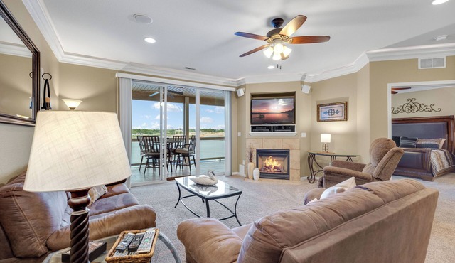 Lands' End V.I.P. 3 Suite Condo - Near Outlet Mall - Elevator, Wi-Fi, Water Park