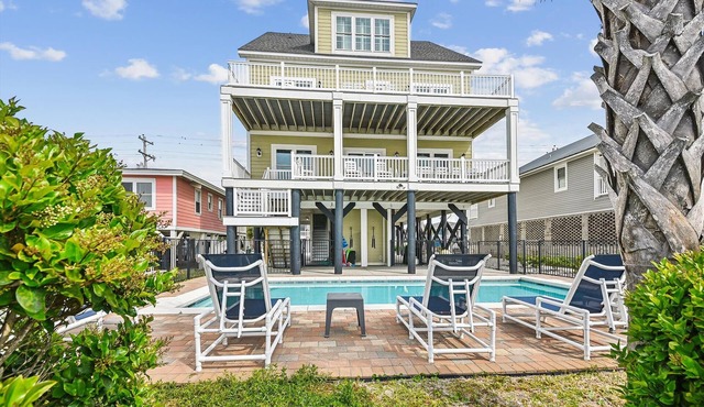 Landshark, Luxury Oceanfront Cherry Grove Home with Game Room and Pool