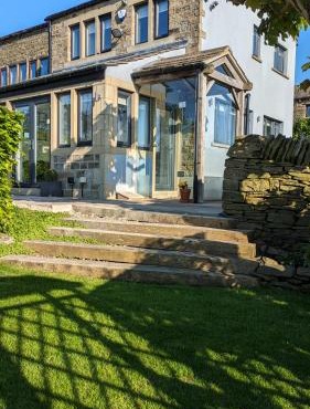 Lane End Cottage Holmfirth - Panoramic Views, Modernised with offroad parking