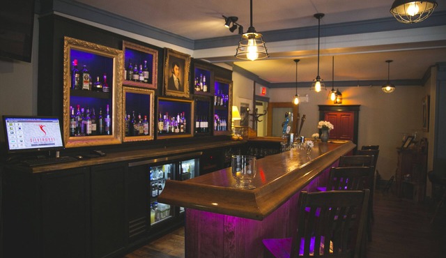 Lane's Privateer Inn