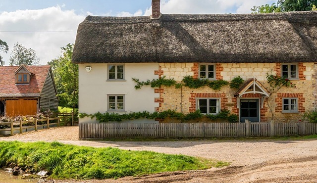 Lanes End Cottage- situated in a pretty hamlet amid glorious Dorset countryside.