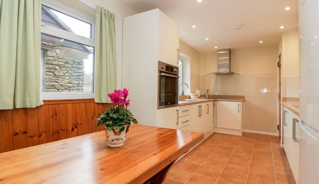 LANES END, family friendly, character holiday cottage in Chetnole