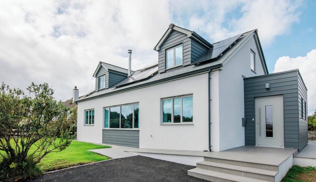 LANESEND, family friendly, with open fire in St Agnes