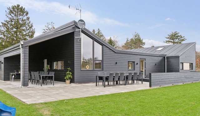 "Lanessa" - 800m from the sea by Interhome