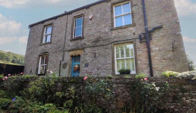 LANGCLIFFE HOUSE, pet friendly, luxury holiday cottage in Kettlewell