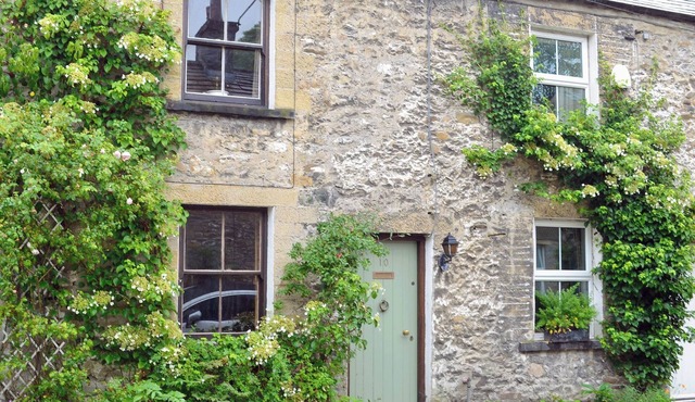 Langcliffe Lock Cottage