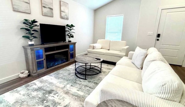 Langford House - 3BR/2BA - Family Friendly