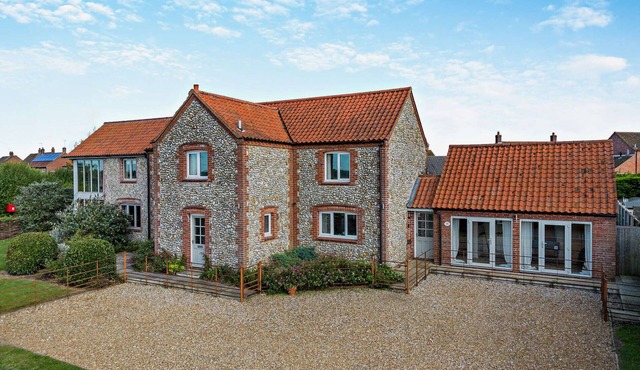 Langham Lodge - Five Bedroom House, Sleeps 10