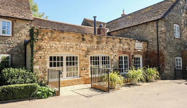 LANGHAM, pet friendly, with open fire in Exton, Rutland