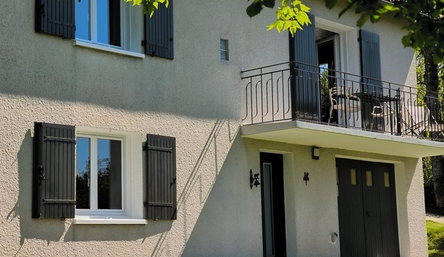 LANGOGNE 5 minutes from Lake Naussac, 7-room holiday home with garden.