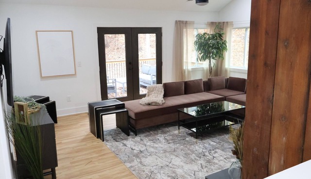 Lanier Living: Modern 3BR, 3BA Work-Live Retreat