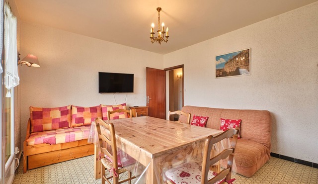 Lans en Vercors Apartment with Mountain View and Balcony