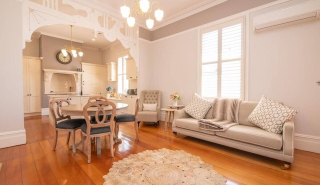 Lansdowne - Grand Byng St Heritage Home in CBD