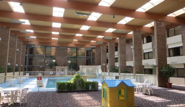 Lansing Delta West Hotel