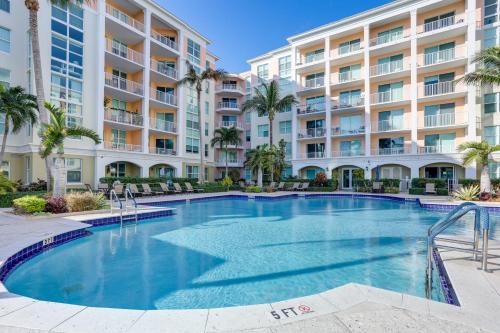Lantana Condo w/Balcony: 11 Mi to Palm Beach!