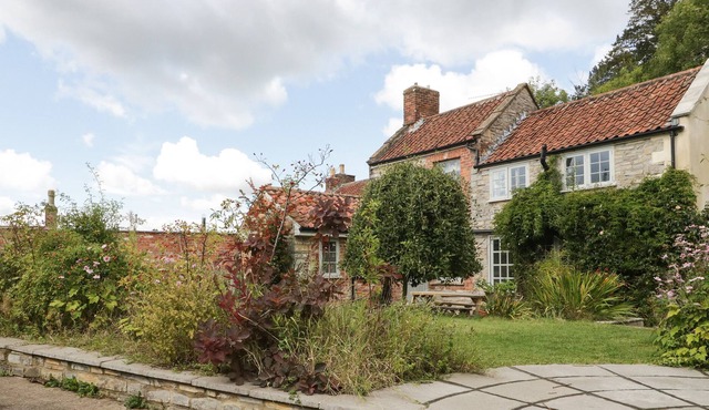 LANTERN COTTAGE, family friendly, with open fire in Glastonbury