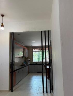 Lanzi Roomstay Kangar