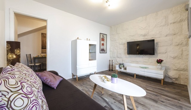Lapad great location, fully equipped recently refurbished apartment for 2+2