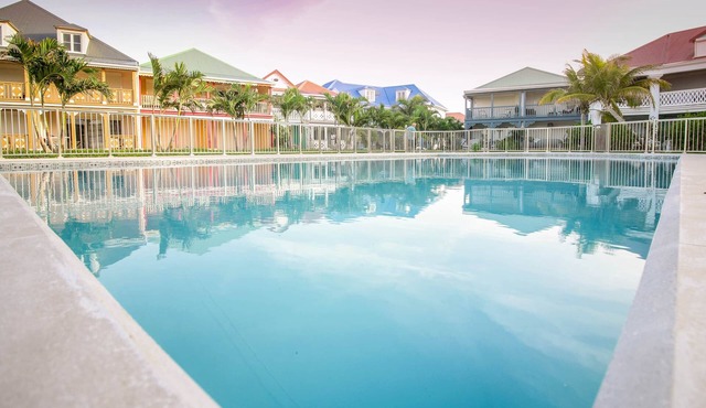 Lapis Bleu, 2 bedroom apartment on the beach!