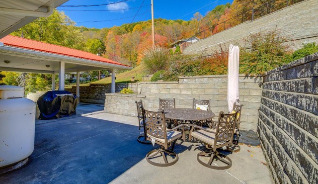 Laptop-Friendly Appalachian Mountain Retreat!