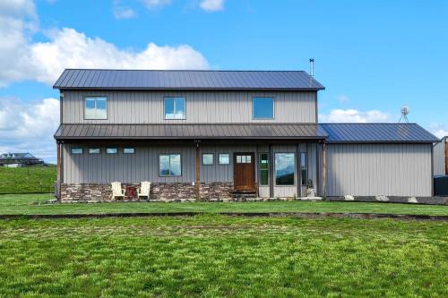 Laptop-Friendly Grangeville Getaway with Fire Pit!