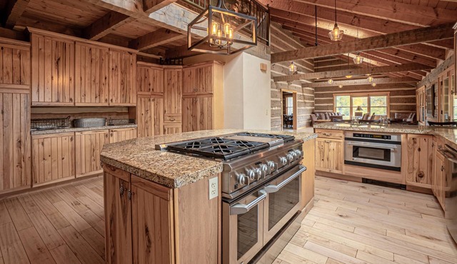 Laramie River Lodge - Perfect retreat for outdoor and adventure lovers!