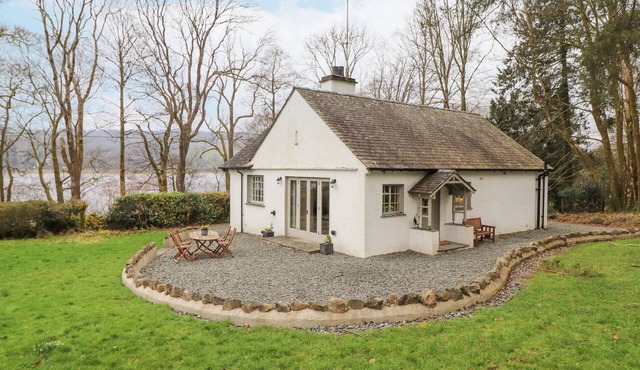 LARCH COTTAGE AT ESTHWAITE WATER, pet friendly in Hawkshead