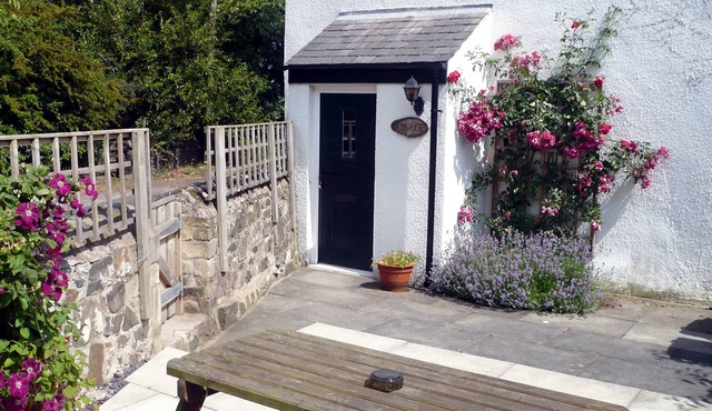 Larch Cottage - Two Bedroom House, Sleeps 3