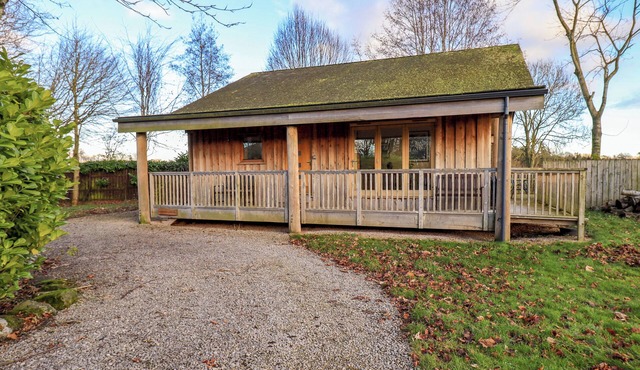 LARCH LODGE, pet friendly, character holiday cottage in Penrith